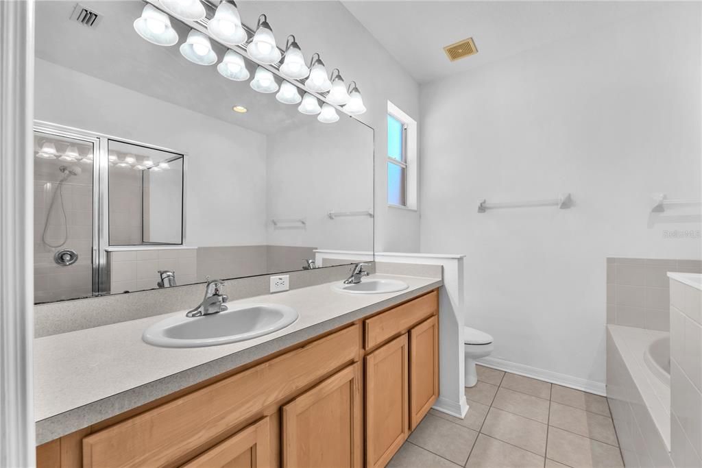For Sale: $299,500 (3 beds, 2 baths, 1596 Square Feet)