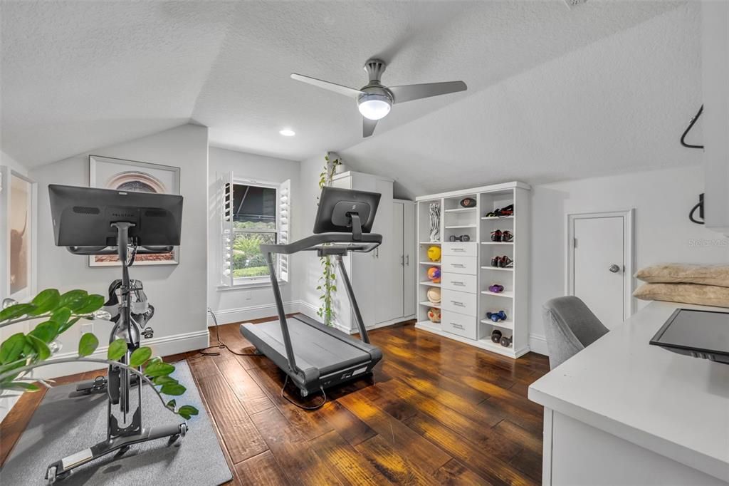 For Sale: $1,650,000 (5 beds, 5 baths, 4835 Square Feet)
