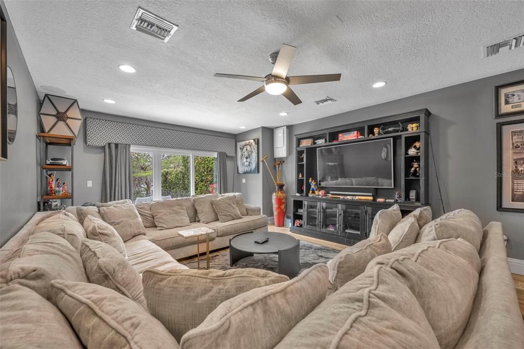 For Sale: $1,650,000 (5 beds, 5 baths, 4835 Square Feet)