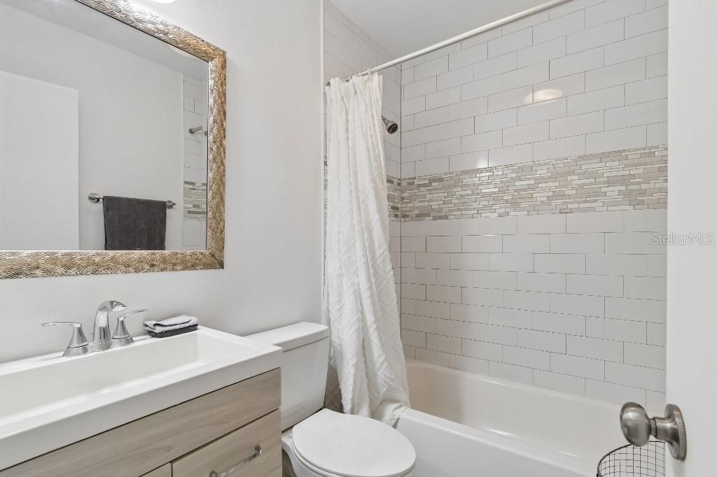 Active With Contract: $105,000 (1 beds, 1 baths, 593 Square Feet)