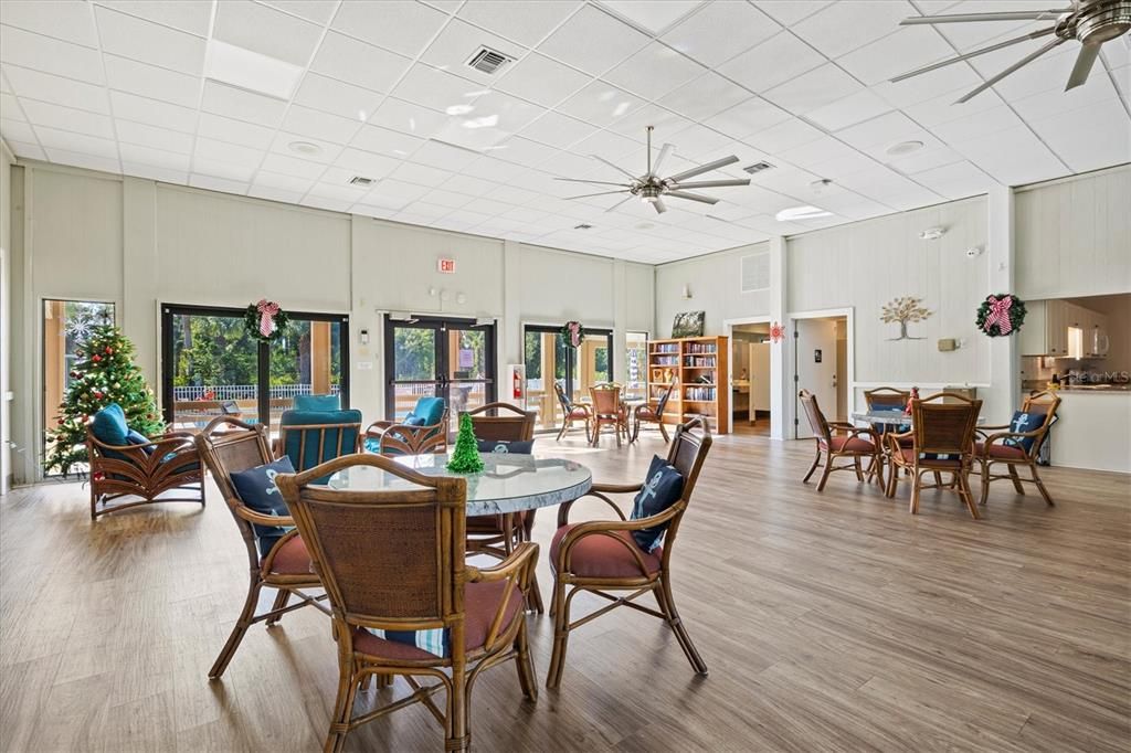 For Sale: $224,900 (2 beds, 2 baths, 1160 Square Feet)