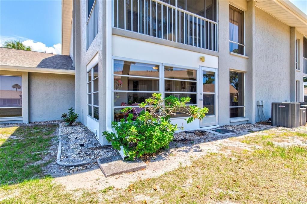 For Sale: $224,900 (2 beds, 2 baths, 1160 Square Feet)