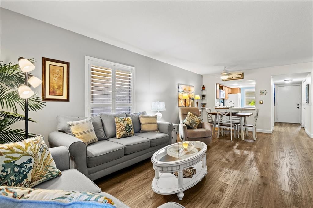 For Sale: $224,900 (2 beds, 2 baths, 1160 Square Feet)