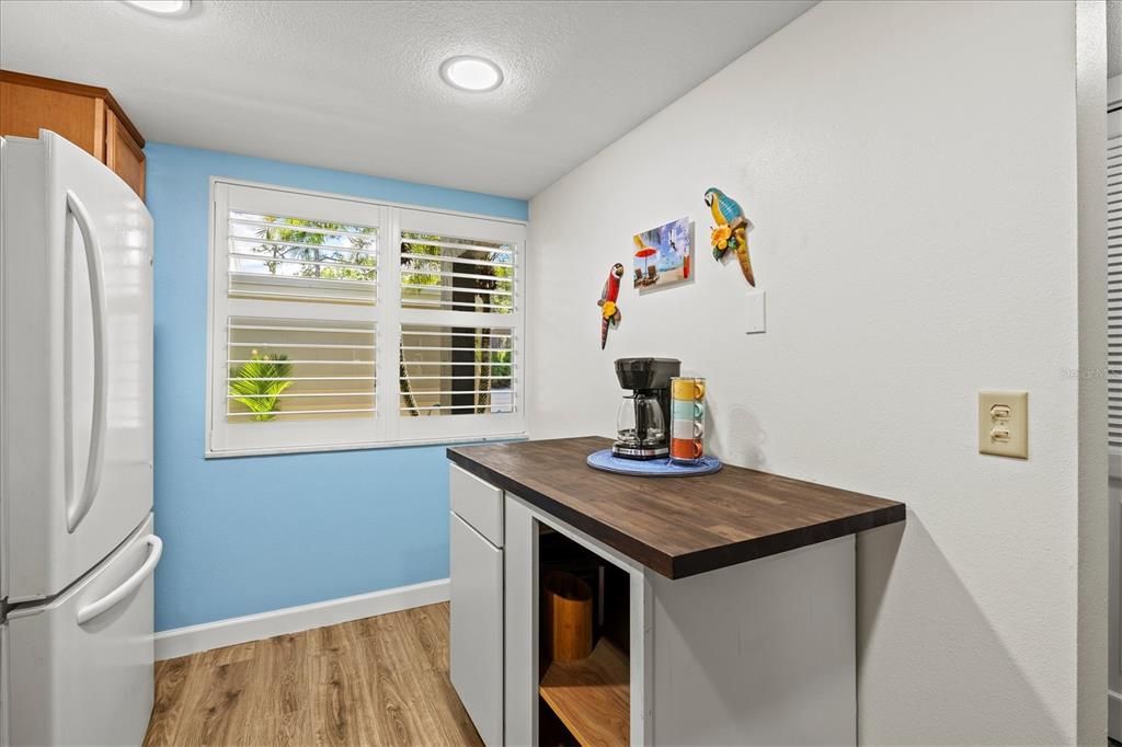 For Sale: $224,900 (2 beds, 2 baths, 1160 Square Feet)