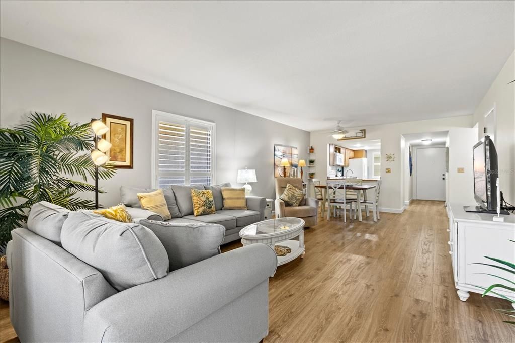For Sale: $224,900 (2 beds, 2 baths, 1160 Square Feet)