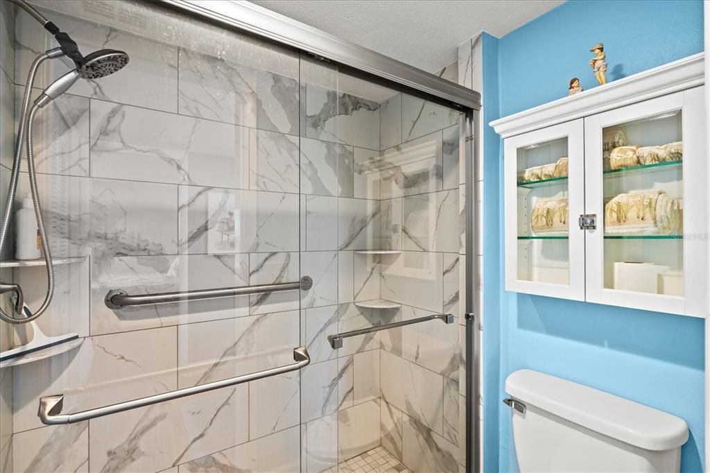For Sale: $224,900 (2 beds, 2 baths, 1160 Square Feet)