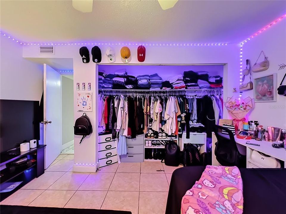 Activo con contrato: $145,000 (3 camas, 2 baños, 1270 Pies cuadrados)
