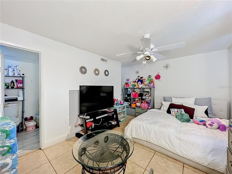 Activo con contrato: $145,000 (3 camas, 2 baños, 1270 Pies cuadrados)