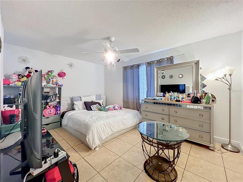 Activo con contrato: $145,000 (3 camas, 2 baños, 1270 Pies cuadrados)