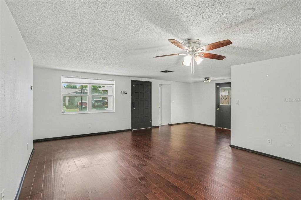 En Venta: $250,000 (3 camas, 2 baños, 1566 Pies cuadrados)
