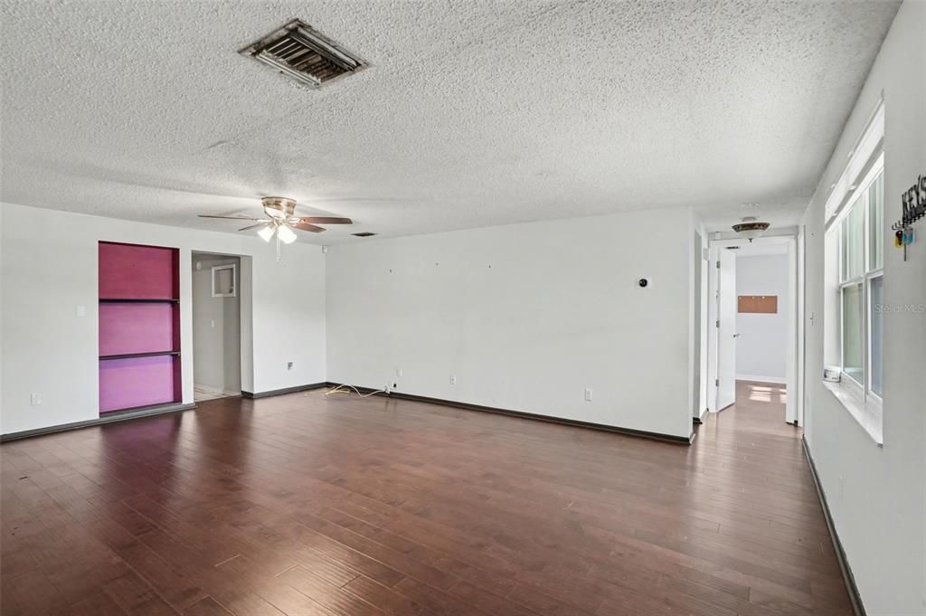 En Venta: $250,000 (3 camas, 2 baños, 1566 Pies cuadrados)