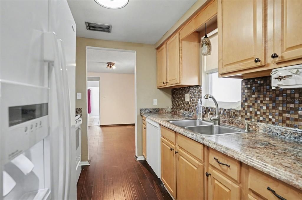 En Venta: $250,000 (3 camas, 2 baños, 1566 Pies cuadrados)