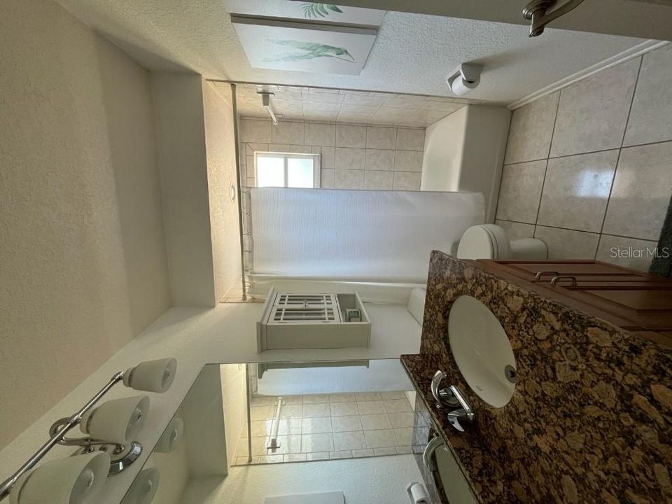 Activo con contrato: $470,000 (3 camas, 2 baños, 1937 Pies cuadrados)