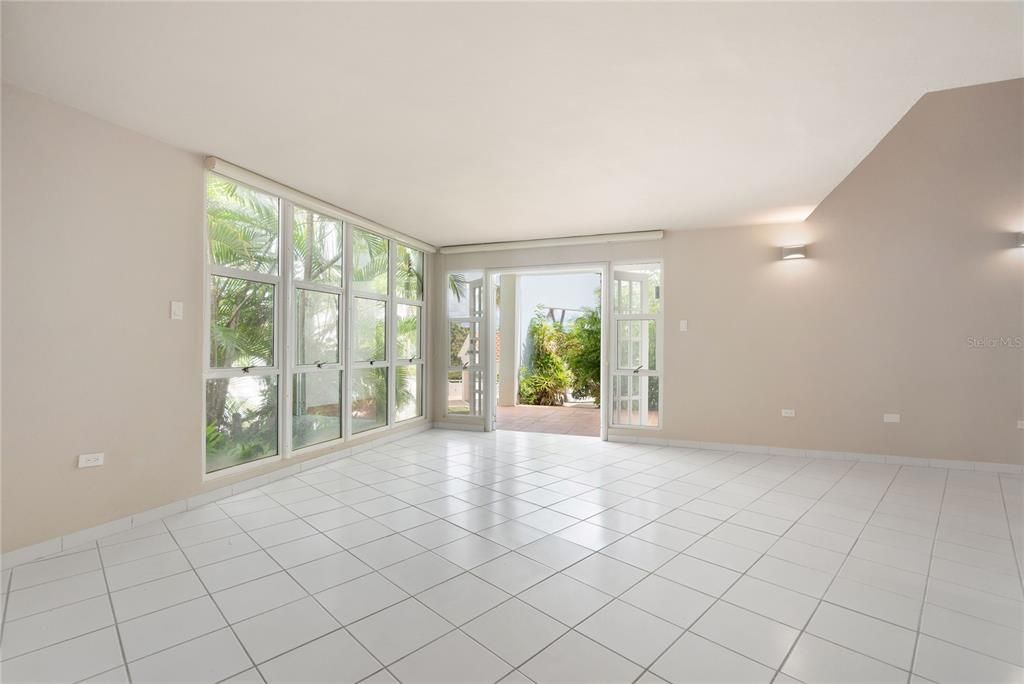En Venta: $410,000 (3 camas, 2 baños, 1926 Pies cuadrados)
