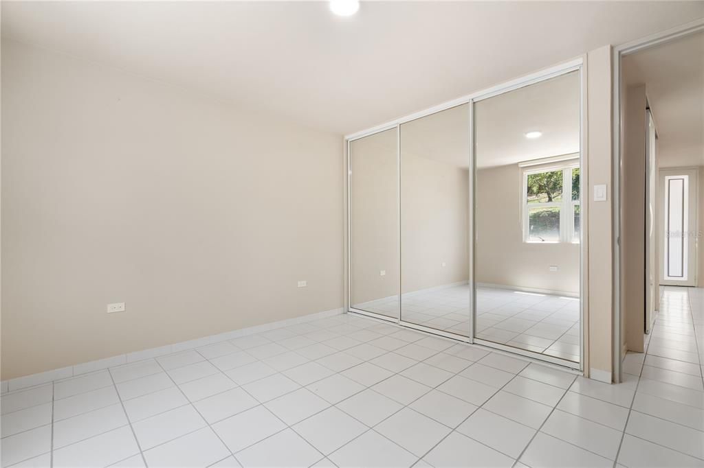 En Venta: $410,000 (3 camas, 2 baños, 1926 Pies cuadrados)