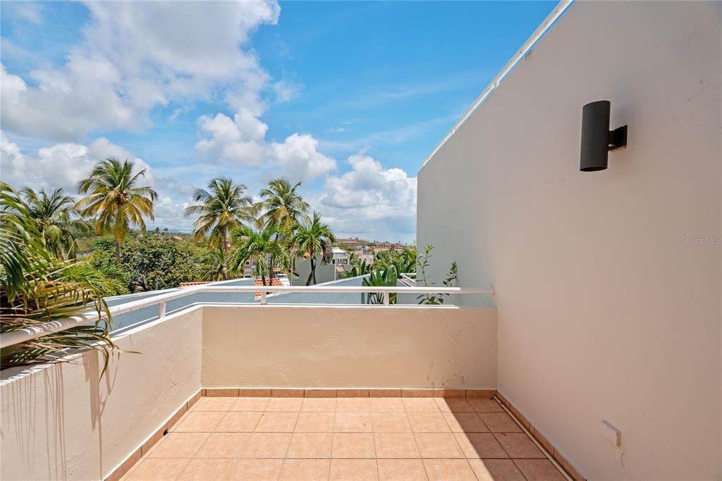 En Venta: $410,000 (3 camas, 2 baños, 1926 Pies cuadrados)