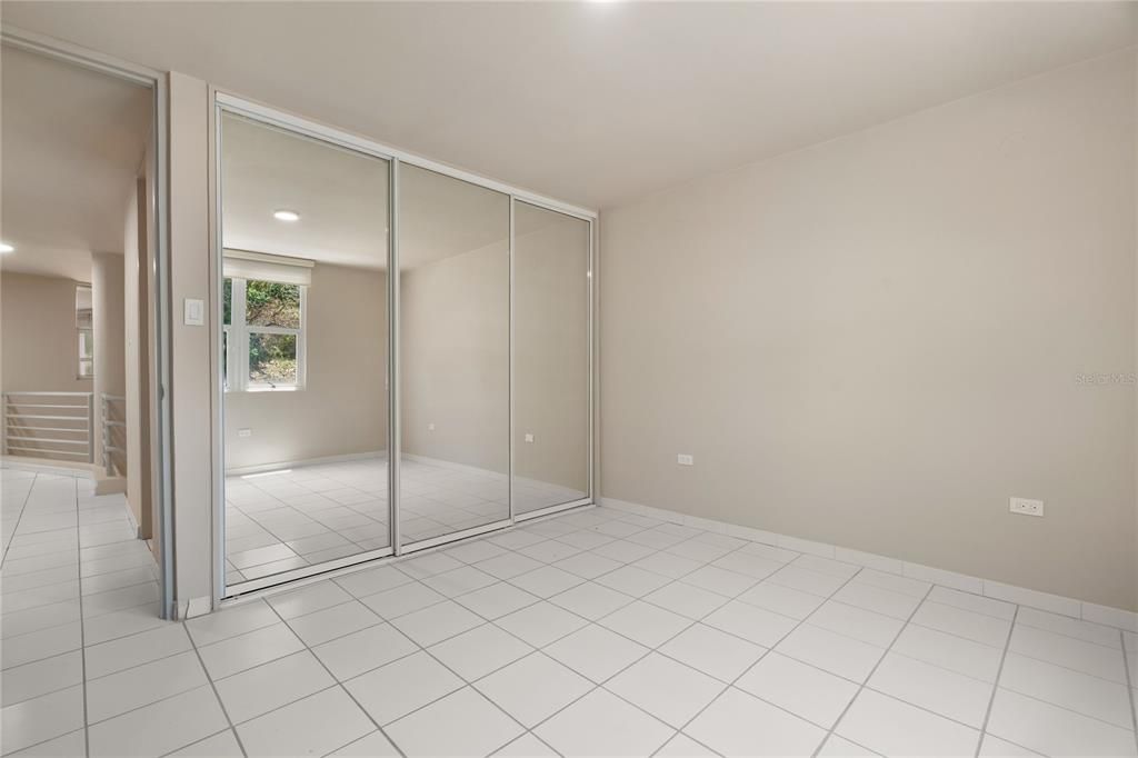 En Venta: $410,000 (3 camas, 2 baños, 1926 Pies cuadrados)