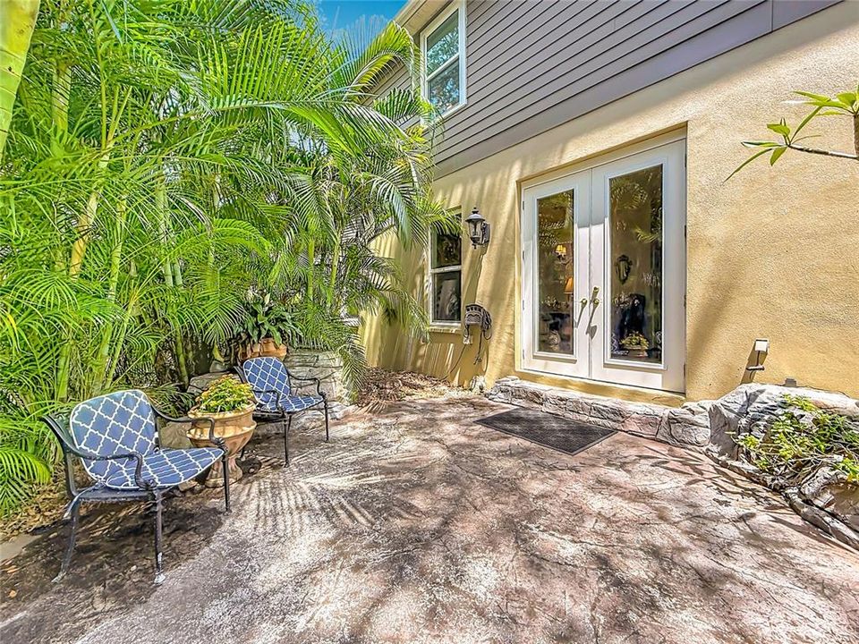 Active With Contract: $899,000 (4 beds, 2 baths, 2125 Square Feet)