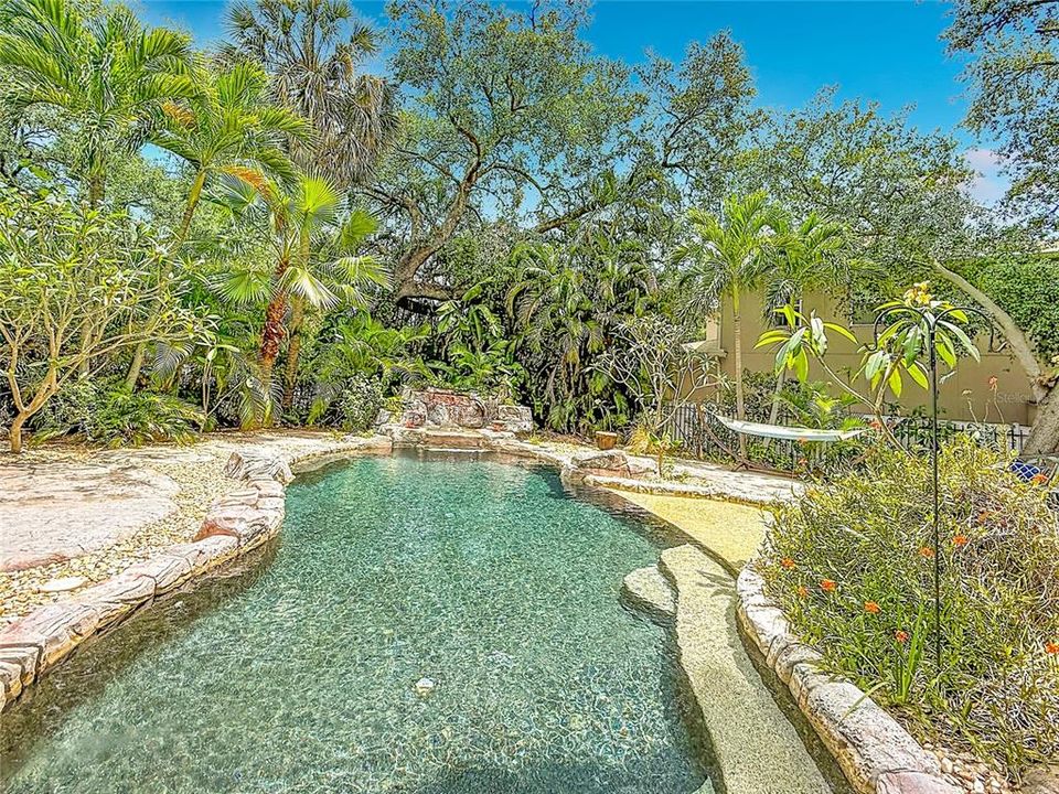 Active With Contract: $899,000 (4 beds, 2 baths, 2125 Square Feet)