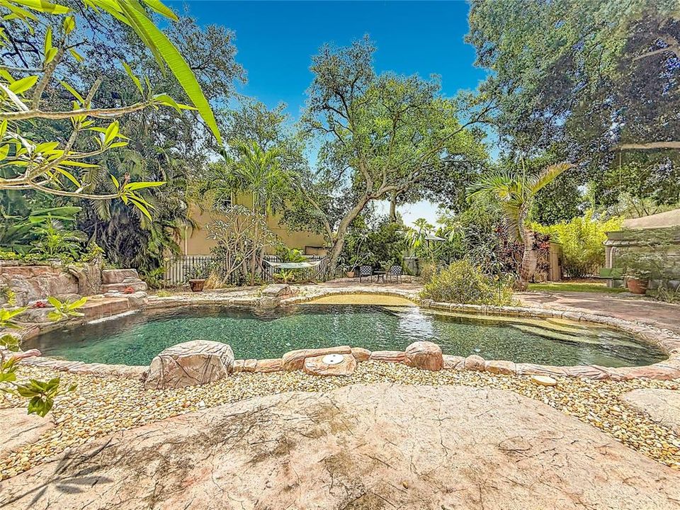 Active With Contract: $899,000 (4 beds, 2 baths, 2125 Square Feet)