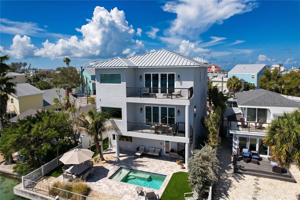 For Sale: $3,299,000 (4 beds, 4 baths, 3495 Square Feet)