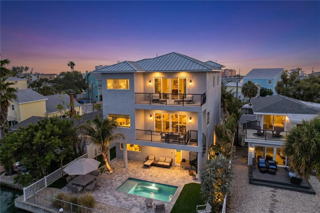 For Sale: $3,299,000 (4 beds, 4 baths, 3495 Square Feet)