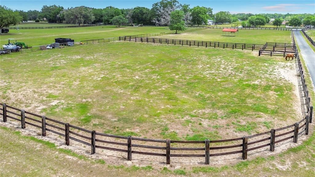 На продажу: $1,200,000 (16.70 acres)