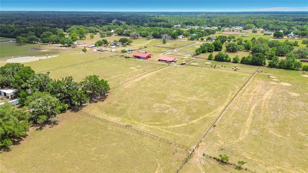 На продажу: $1,200,000 (16.70 acres)