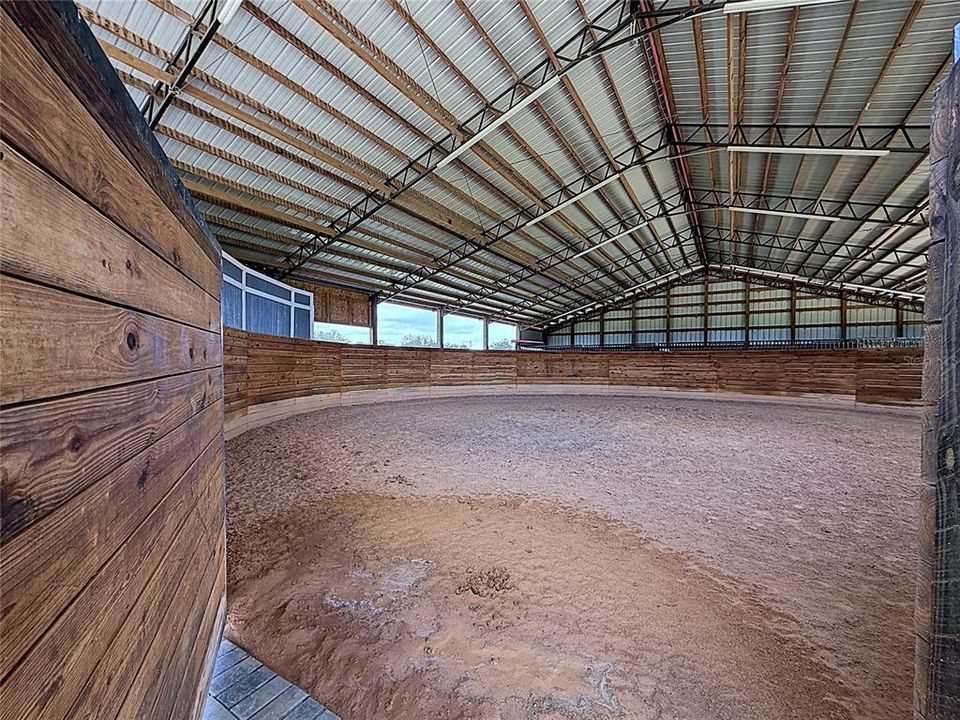 На продажу: $1,200,000 (16.70 acres)