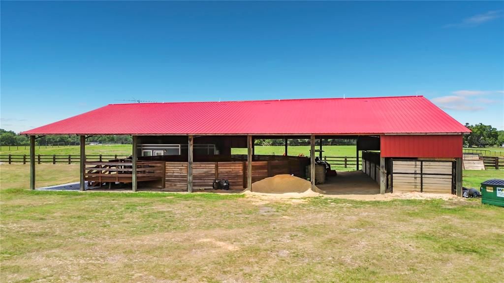 На продажу: $1,200,000 (16.70 acres)