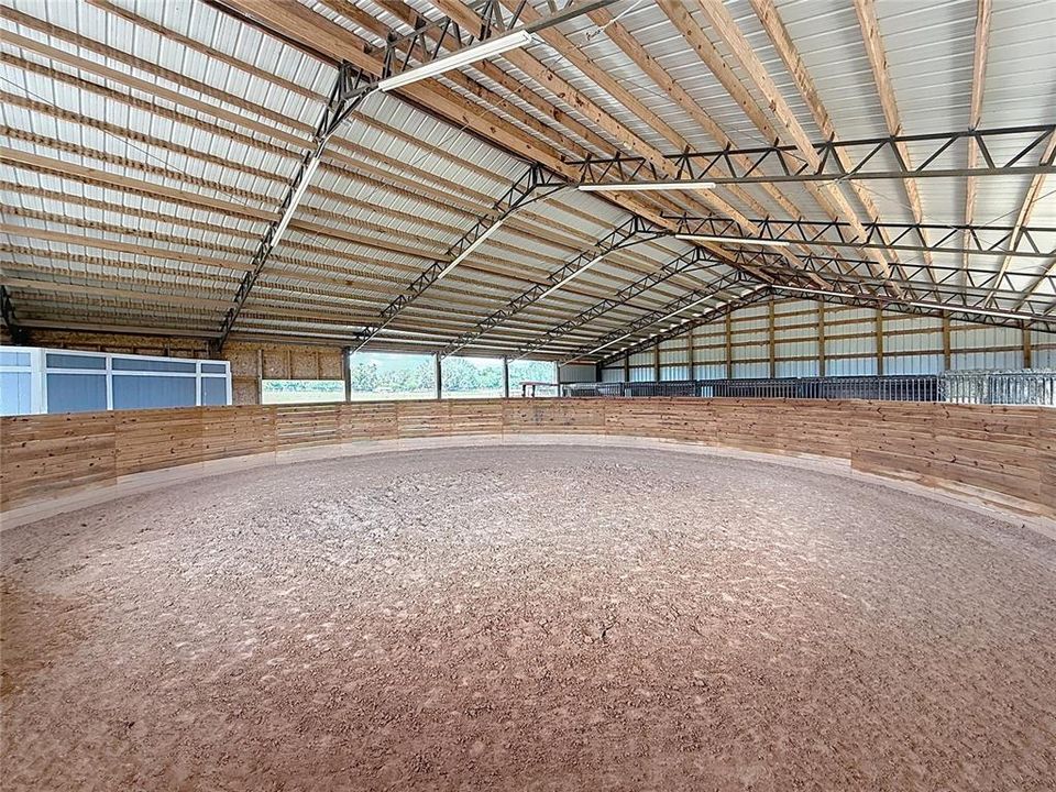 На продажу: $1,200,000 (16.70 acres)