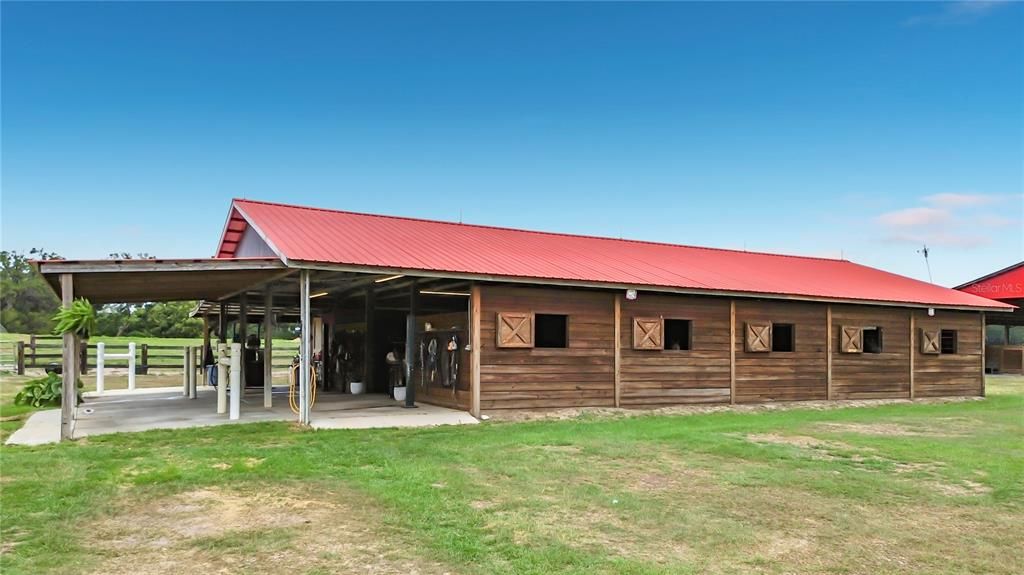 На продажу: $1,200,000 (16.70 acres)