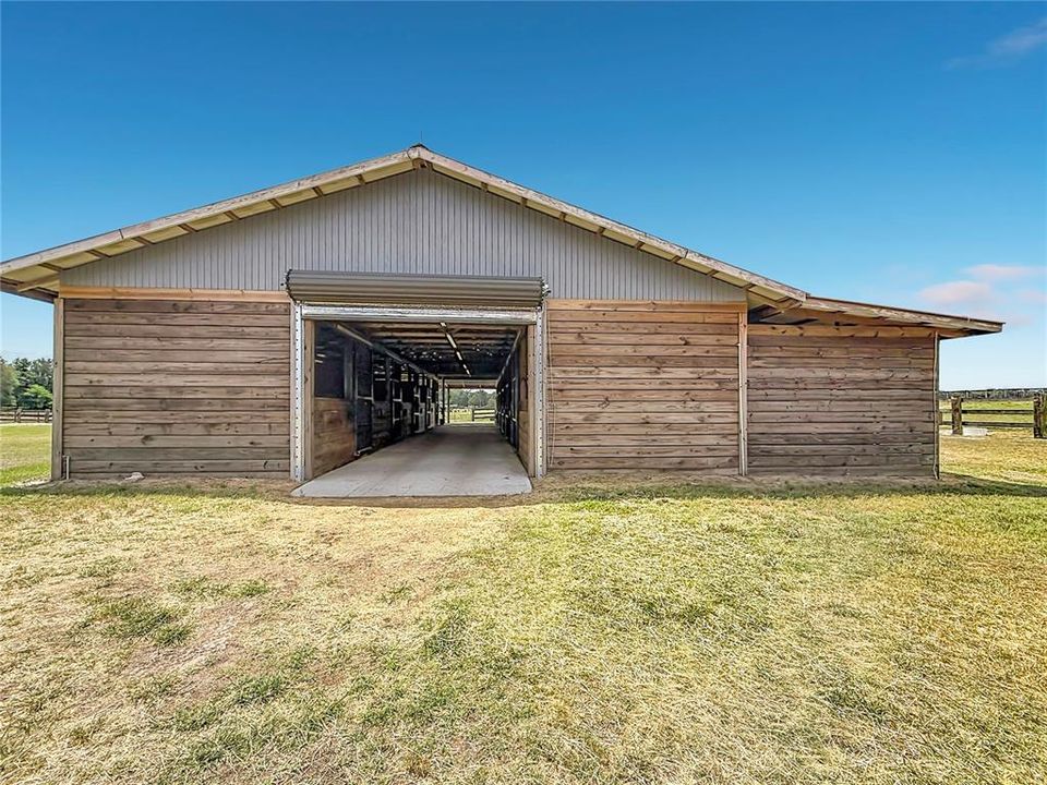 На продажу: $1,200,000 (16.70 acres)