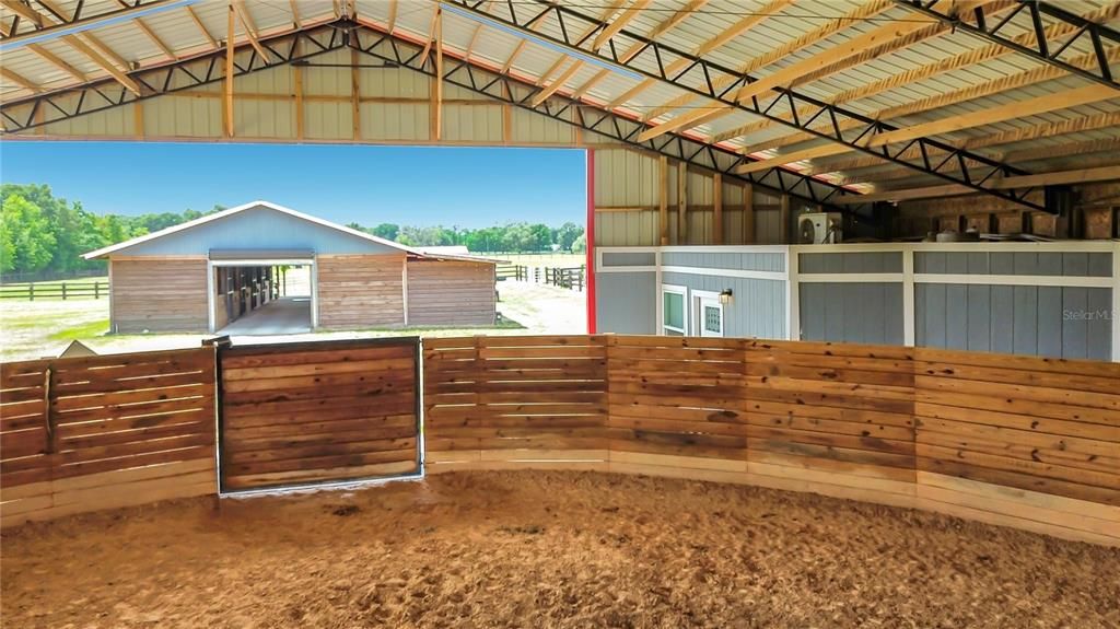 На продажу: $1,200,000 (16.70 acres)