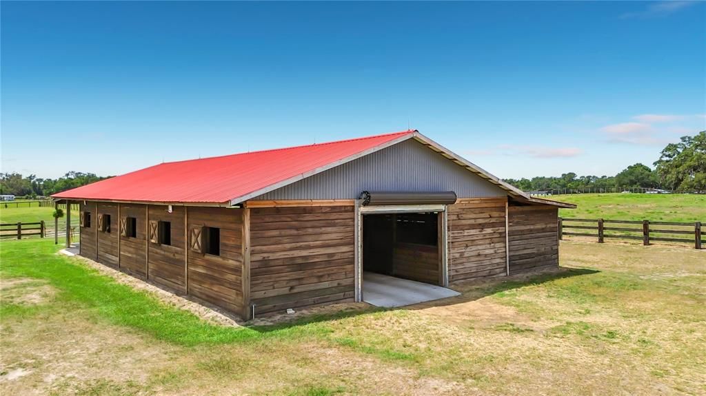 На продажу: $1,200,000 (16.70 acres)