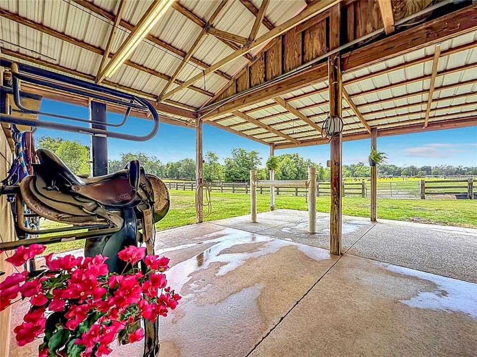 На продажу: $1,200,000 (16.70 acres)