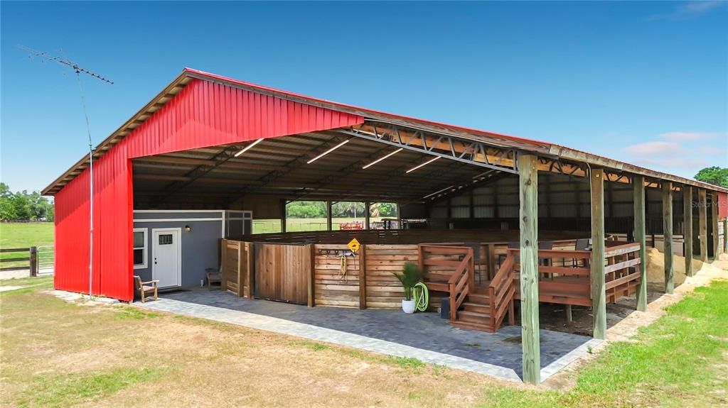 На продажу: $1,200,000 (16.70 acres)