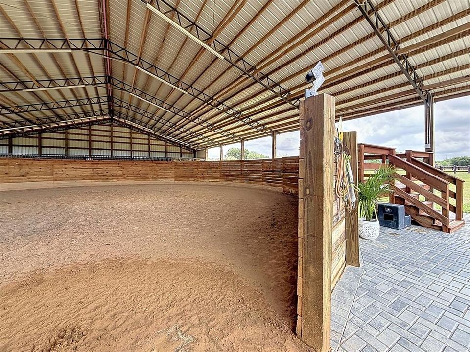 На продажу: $1,200,000 (16.70 acres)