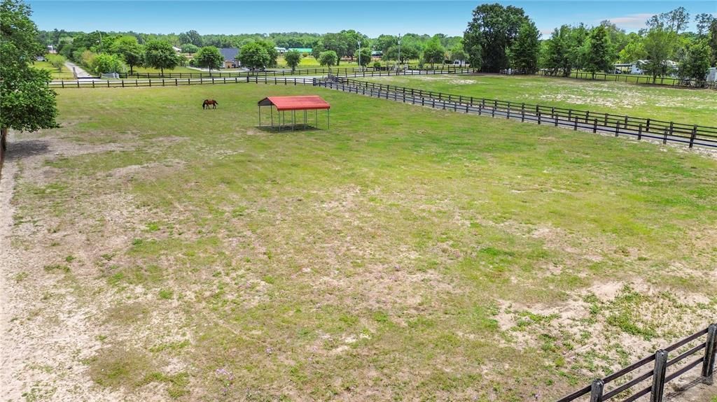 На продажу: $1,200,000 (16.70 acres)