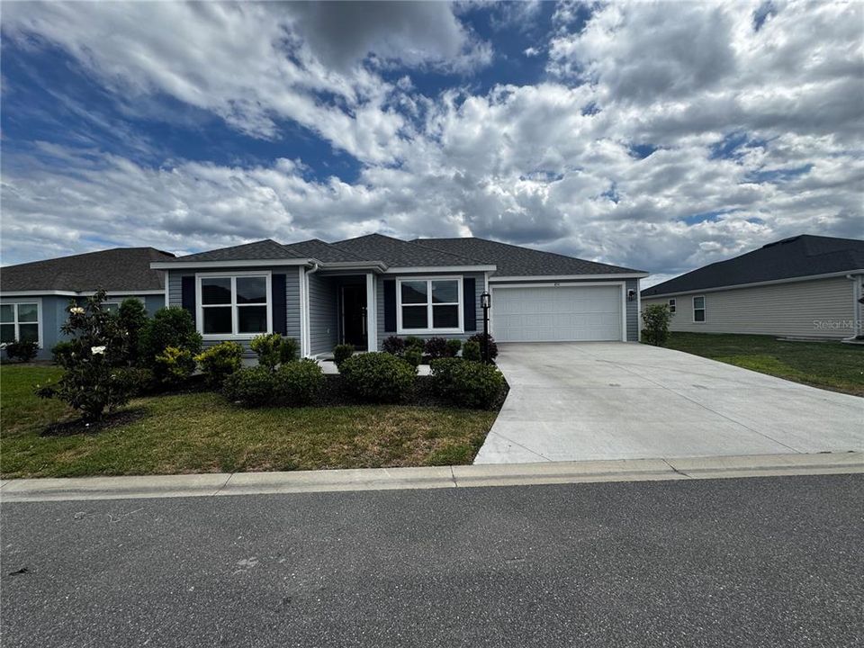 Recently Rented: $1,900 (3 beds, 2 baths, 1494 Square Feet)