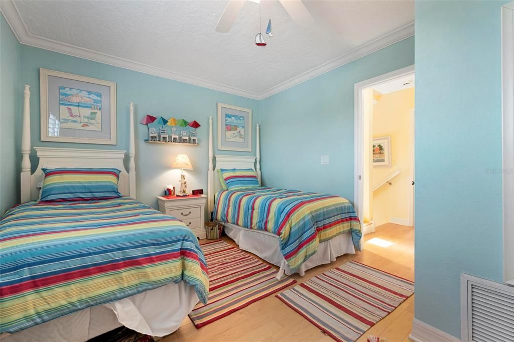 Activo con contrato: $1,390,000 (4 camas, 4 baños, 2966 Pies cuadrados)