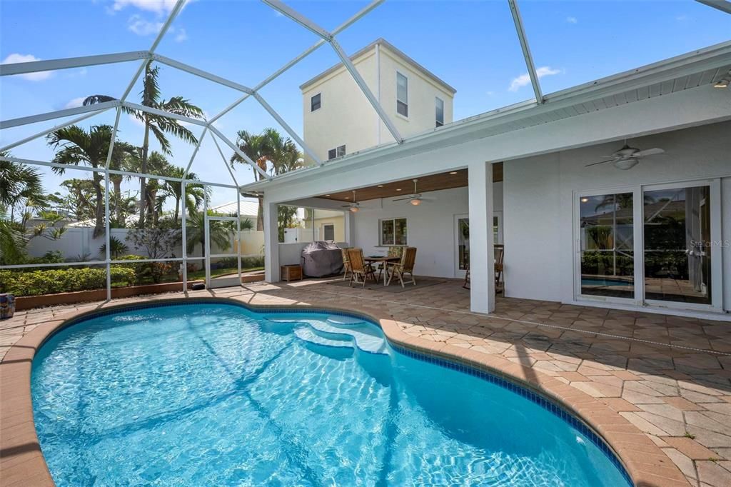 Activo con contrato: $1,390,000 (4 camas, 4 baños, 2966 Pies cuadrados)