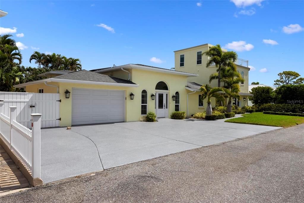 Activo con contrato: $1,390,000 (4 camas, 4 baños, 2966 Pies cuadrados)