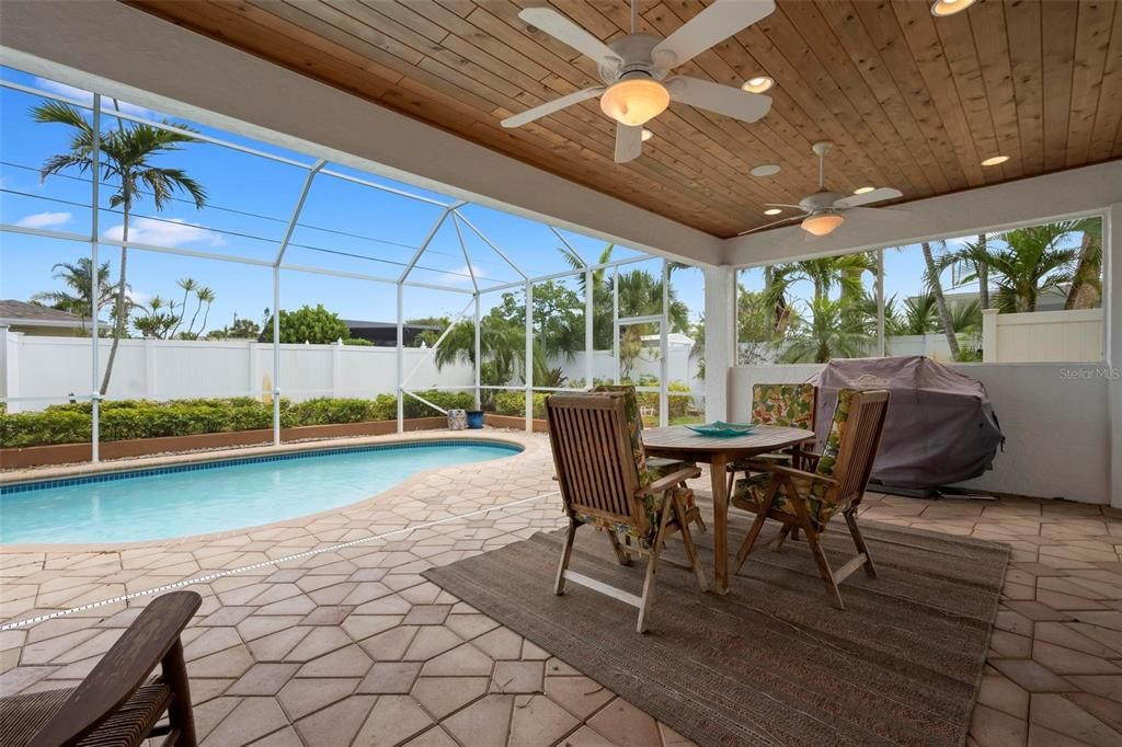 Activo con contrato: $1,390,000 (4 camas, 4 baños, 2966 Pies cuadrados)