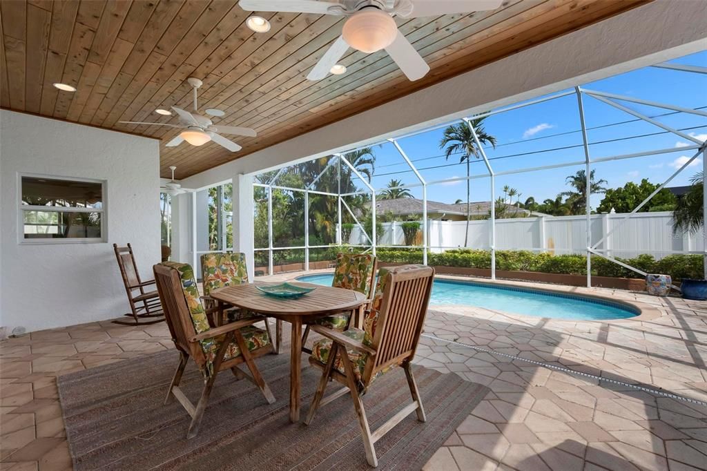Activo con contrato: $1,390,000 (4 camas, 4 baños, 2966 Pies cuadrados)