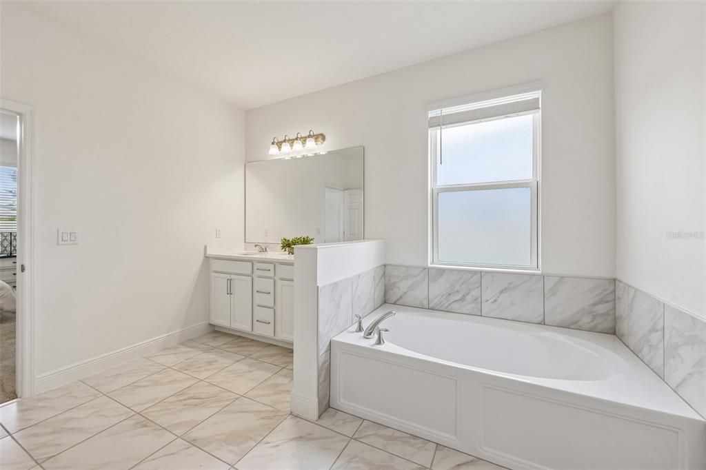 For Sale: $765,000 (4 beds, 3 baths, 2900 Square Feet)