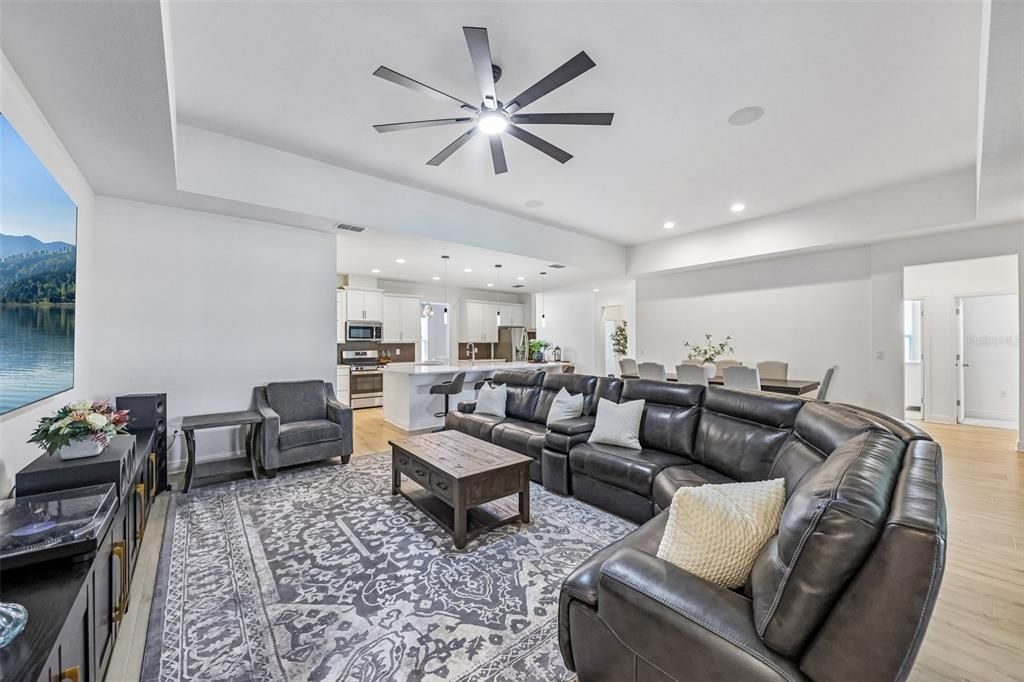 For Sale: $765,000 (4 beds, 3 baths, 2900 Square Feet)