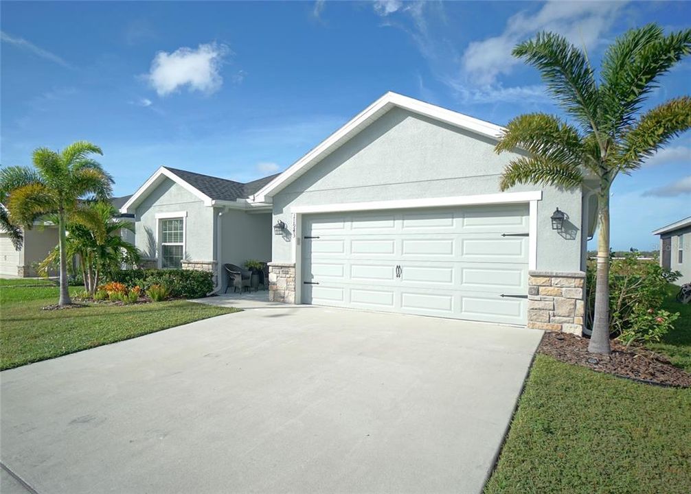 Active With Contract: $2,400 (3 beds, 2 baths, 1990 Square Feet)