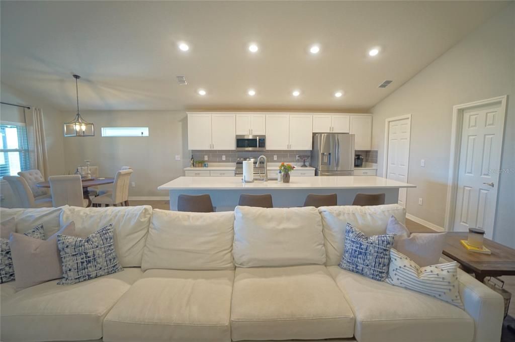 Active With Contract: $2,400 (3 beds, 2 baths, 1990 Square Feet)