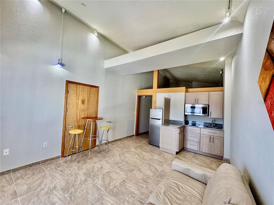 For Sale: $179,900 (2 beds, 2 baths, 1250 Square Feet)